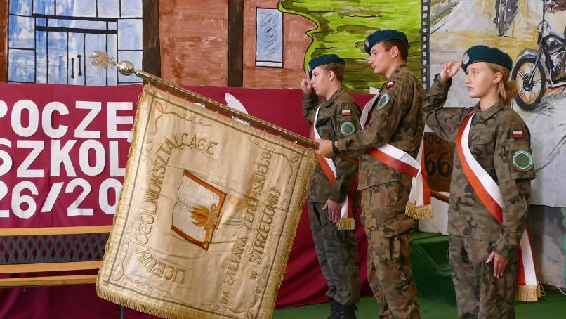 Nowy rok w strzegomskim liceum. Ośmioro uczniów nagrodzonych - zdjęcie 8