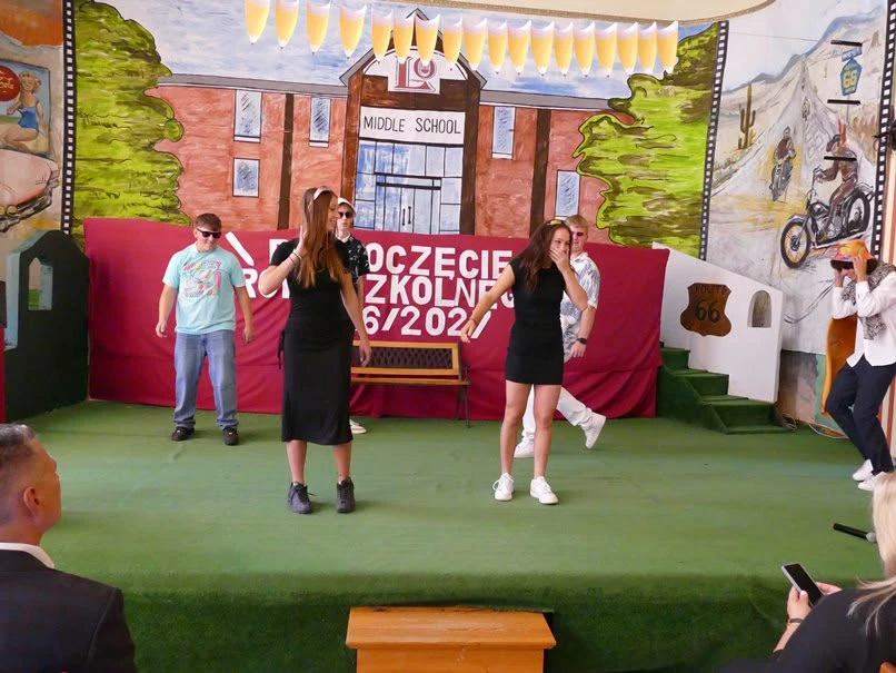 Nowy rok w strzegomskim liceum. Ośmioro uczniów nagrodzonych - zdjęcie 5