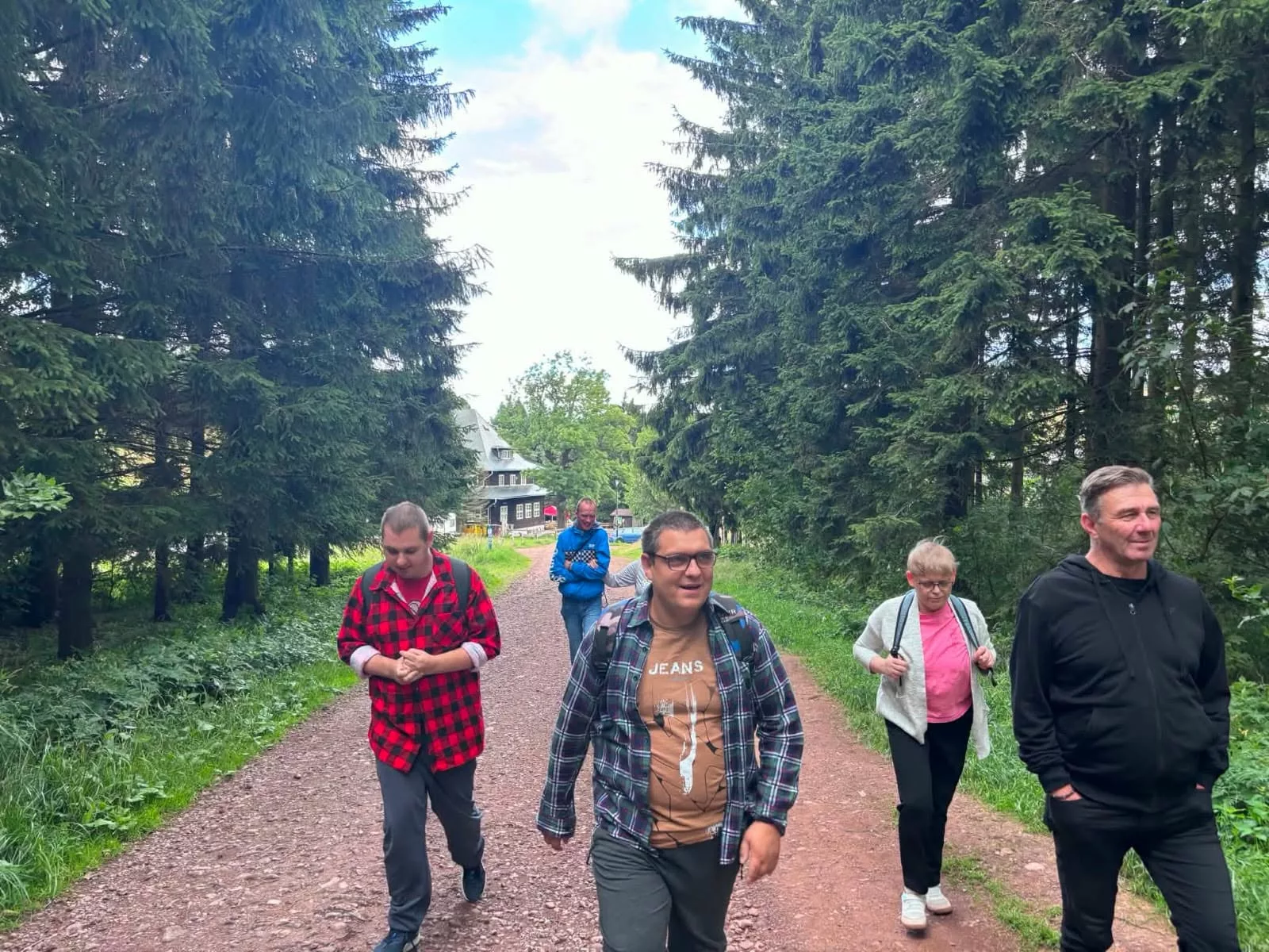 Uczestnicy strzegomskiego WTZ zdobyli Waligórę - zdjęcie 2