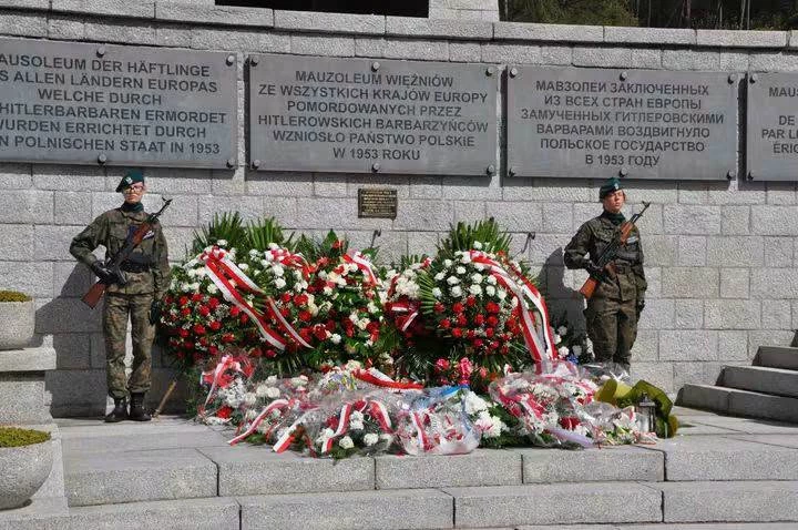 W Rogoźnicy uczczono ofiary II wojny światowej - zdjęcie 1