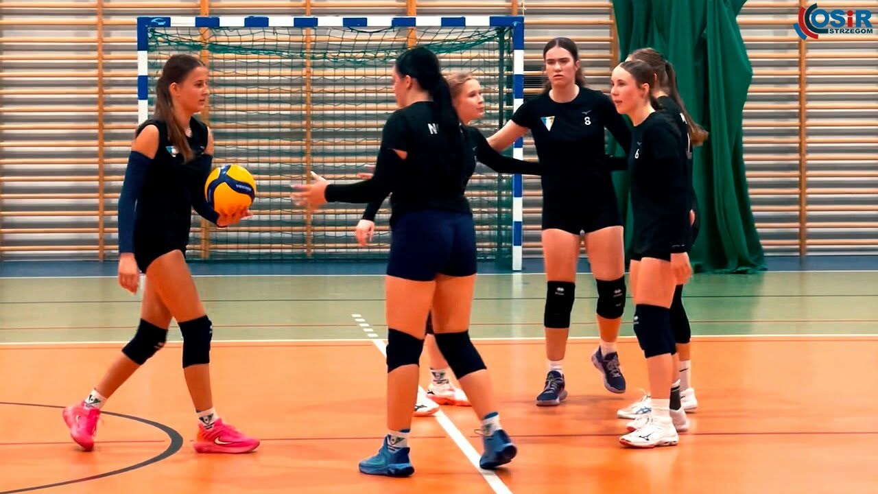 Sportowe lato na OSiR Strzegom. Siatkarski obóz Adrenaliny Sobótka w granitowym sercu Polski - zdjęcie 1
