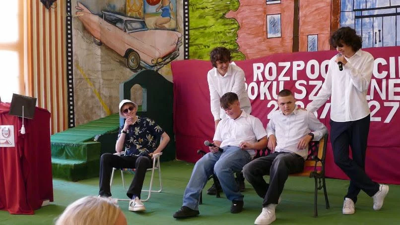 Nowy rok w strzegomskim liceum. Ośmioro uczniów nagrodzonych - zdjęcie 11
