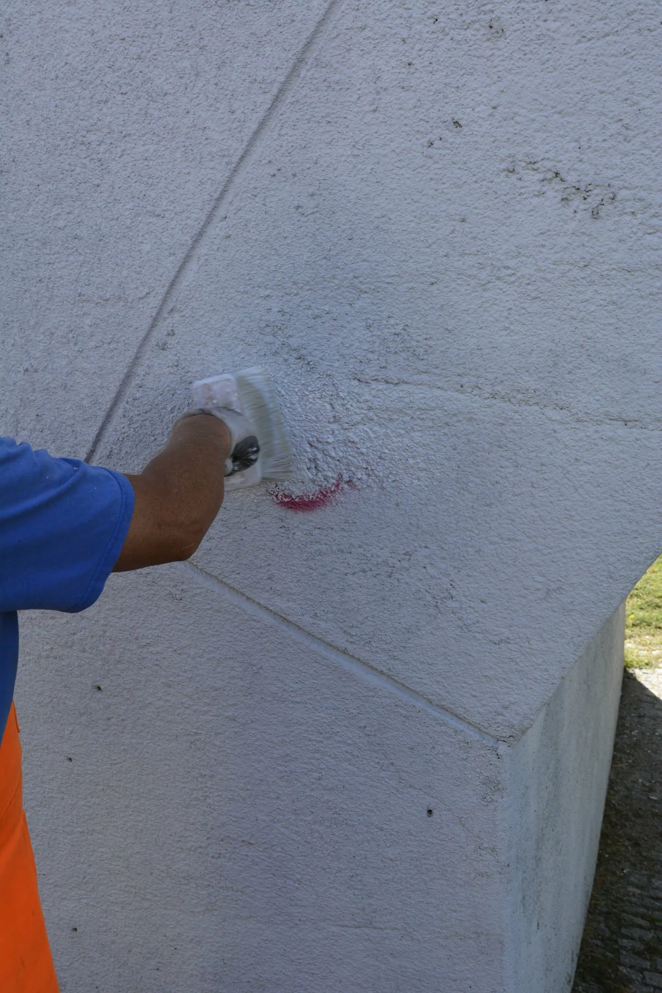 Graffiti znika ze strzegomskiej estakady. Trwają prace porządkowe - zdjęcie 10