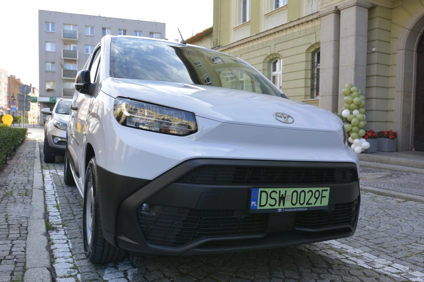Elektryczna Toyota trafiła do strzegomskiej oświaty - zdjęcie 4