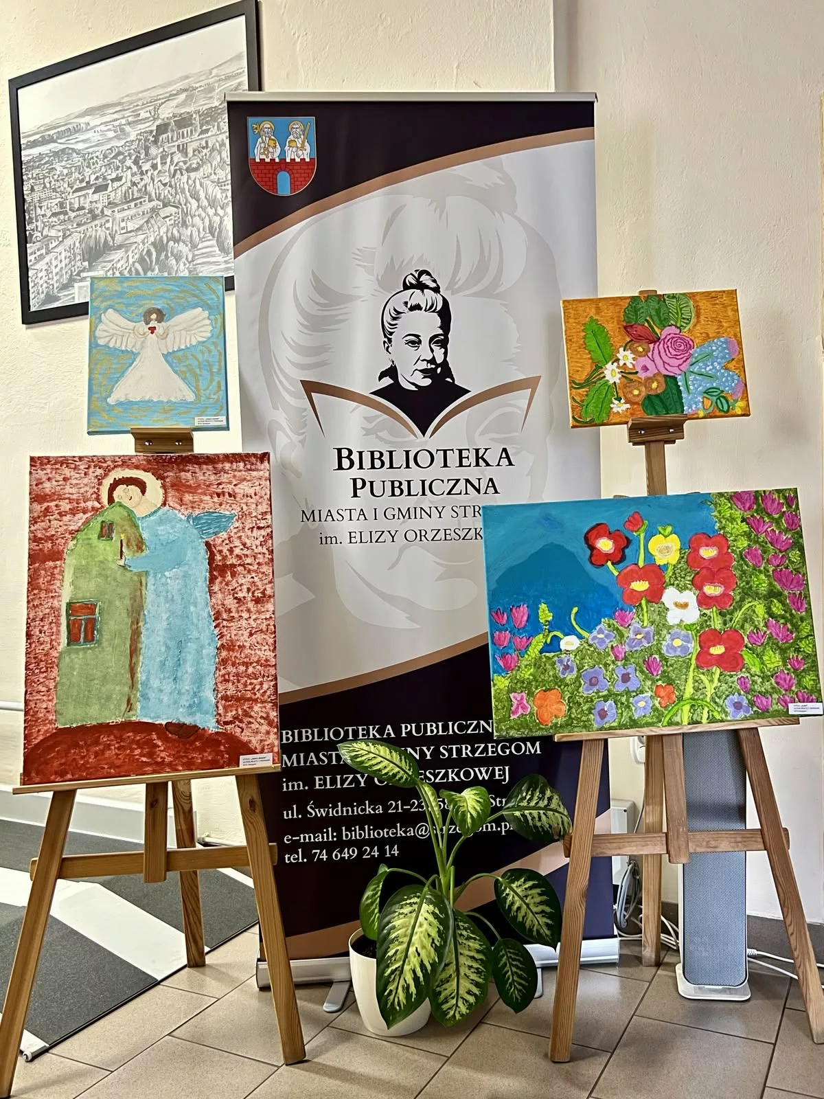 Kolorowy świat Asi w strzegomskiej bibliotece. Wyjątkowa wystawa prac uczestniczki WTZ - zdjęcie 1