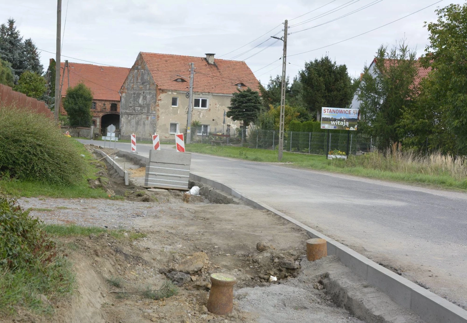 Nowy chodnik przy Olszańskiej w Stanowicach już powstaje - zdjęcie 3