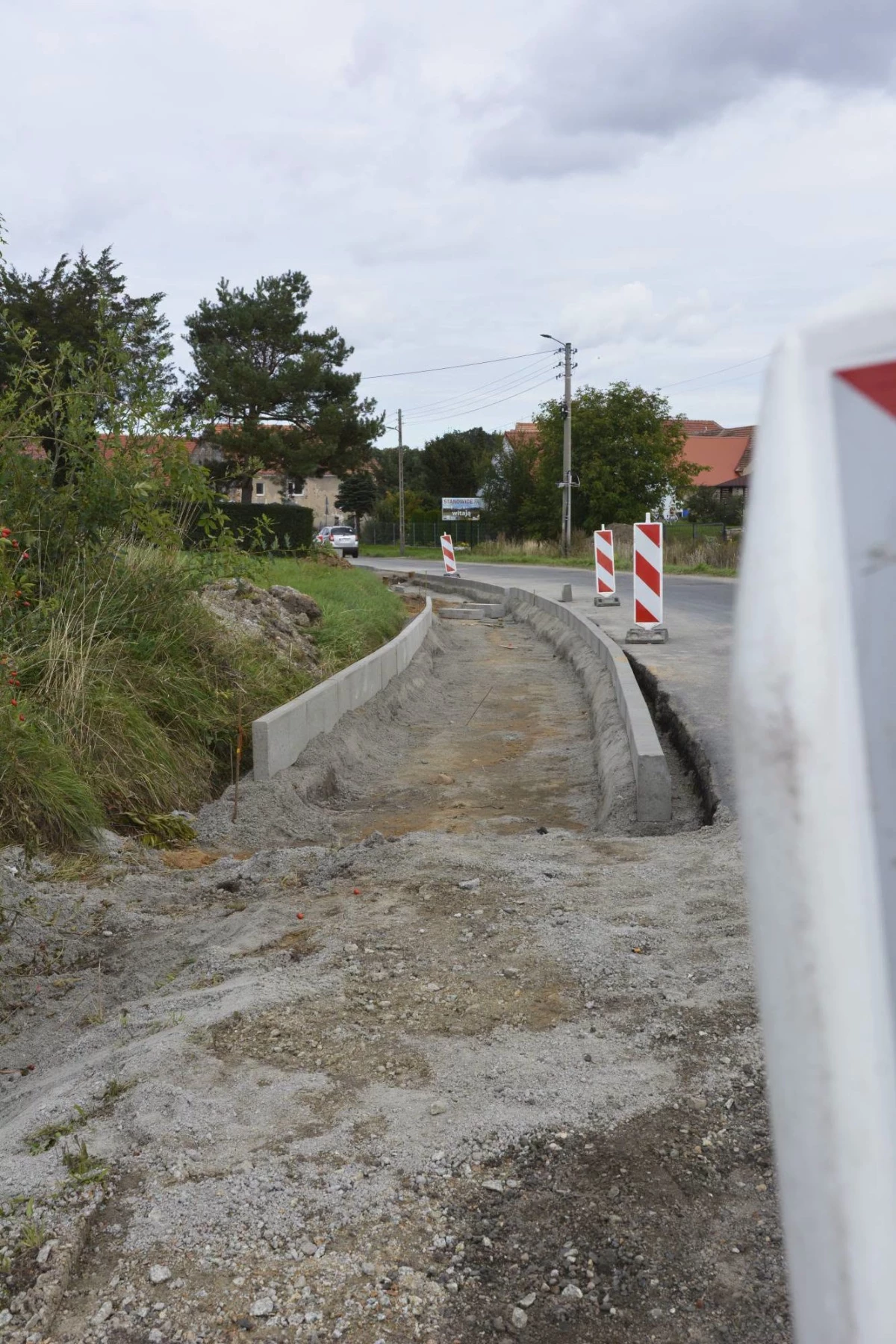 Nowy chodnik przy Olszańskiej w Stanowicach już powstaje - zdjęcie 4