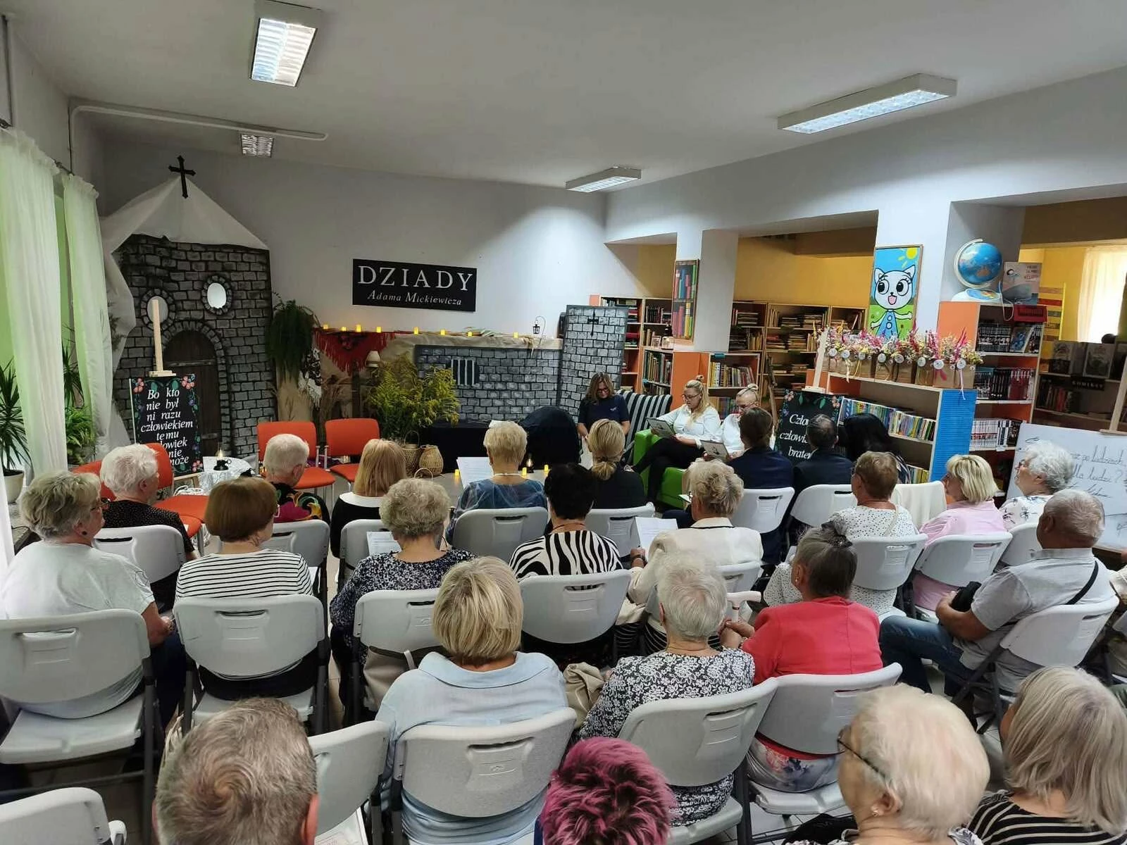 „Dziady” zabrzmiały w strzegomskiej bibliotece - zdjęcie 5