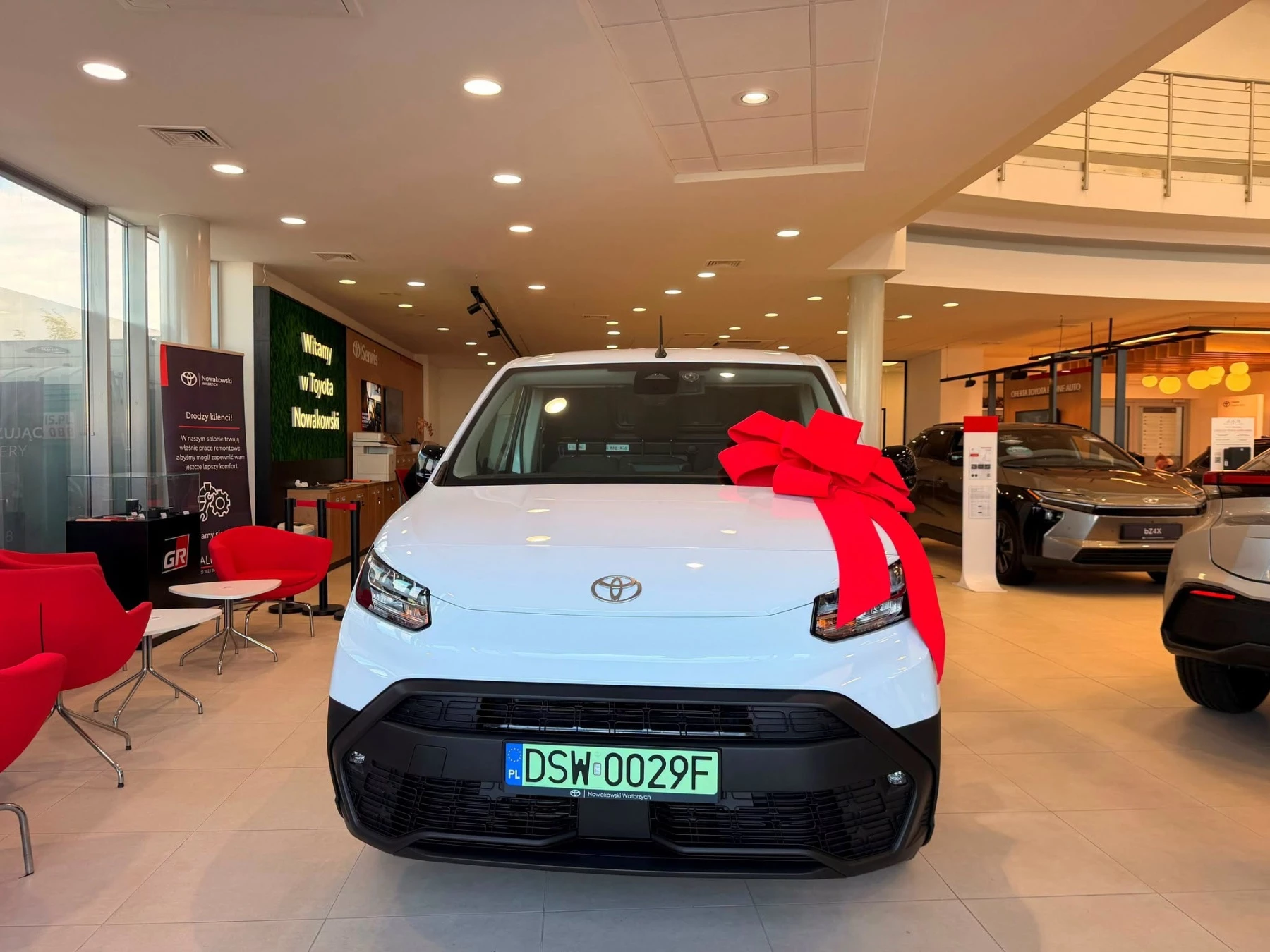 Elektryczna Toyota trafiła do strzegomskiej oświaty - zdjęcie 5