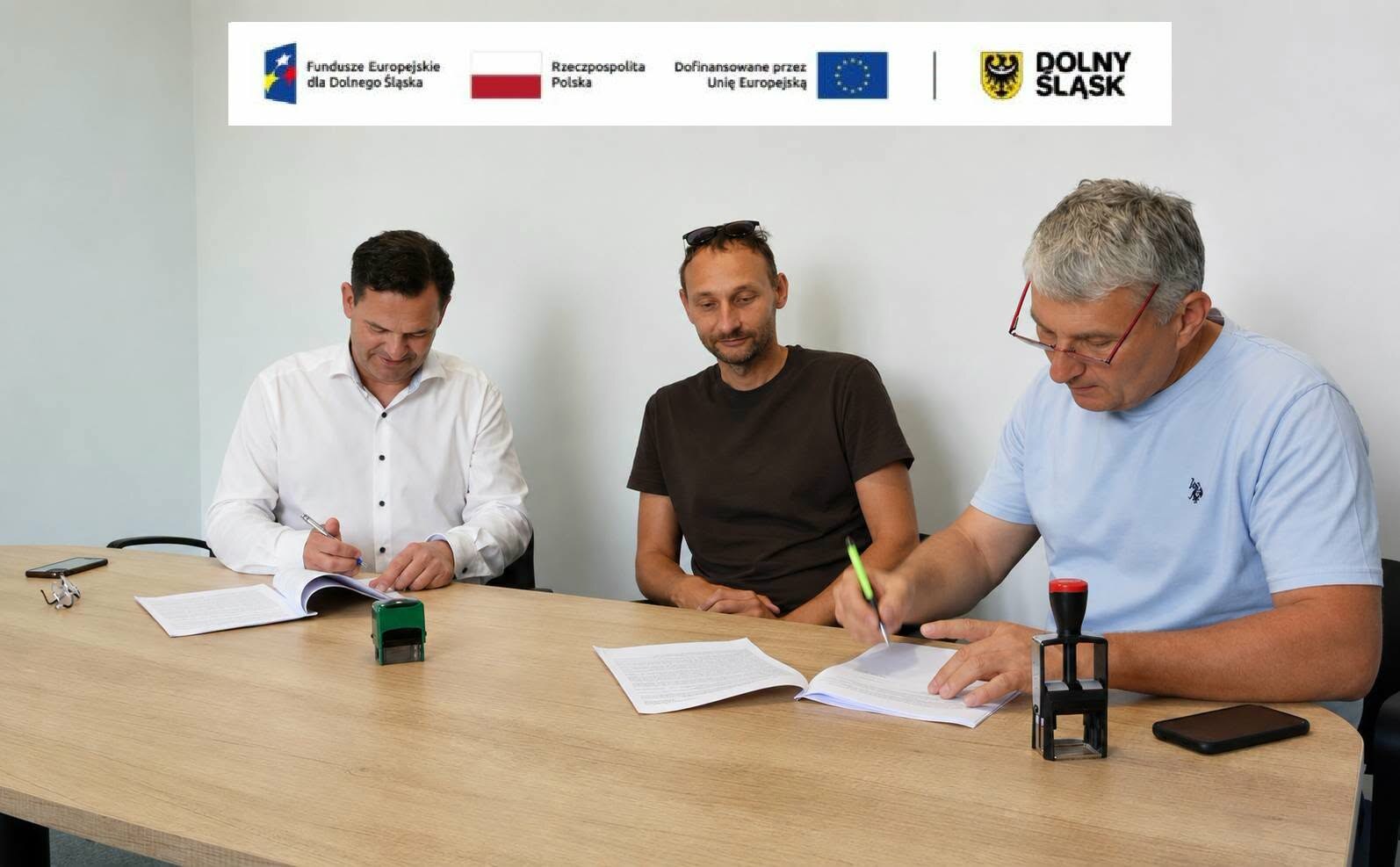 Olszany z dwiema inwestycjami. Termomodernizacja szkoły i nowa strefa rekreacji - zdjęcie 1
