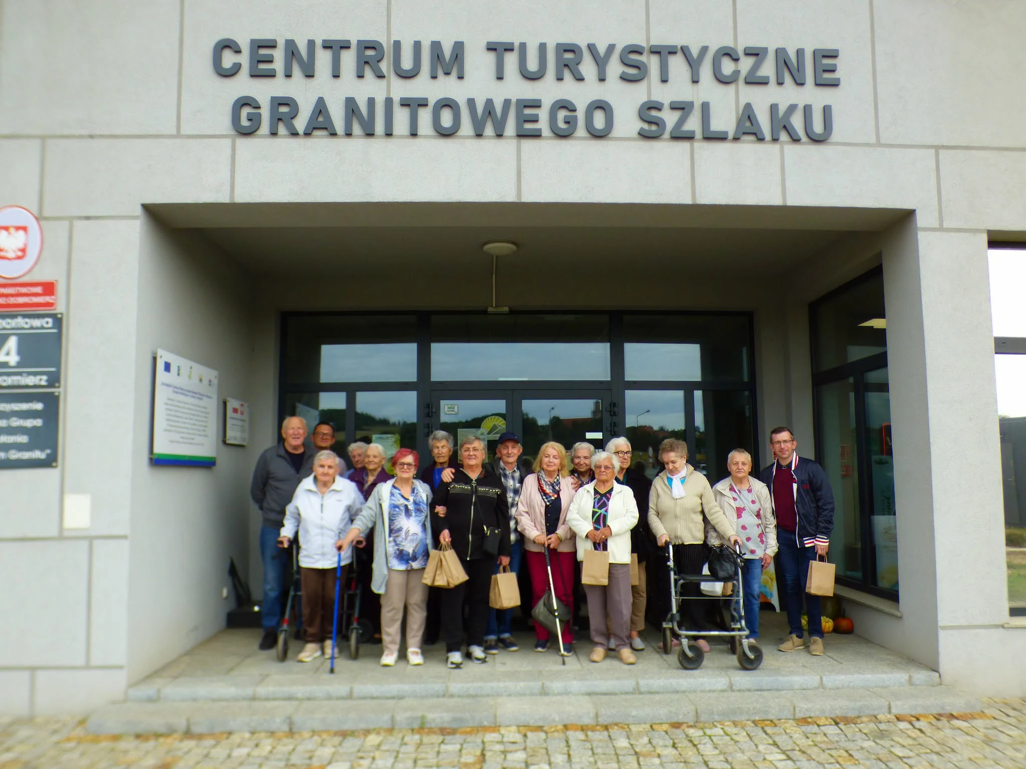 Seniorzy ze Strzegomia uczyli się, jak chronić wodę - zdjęcie 17