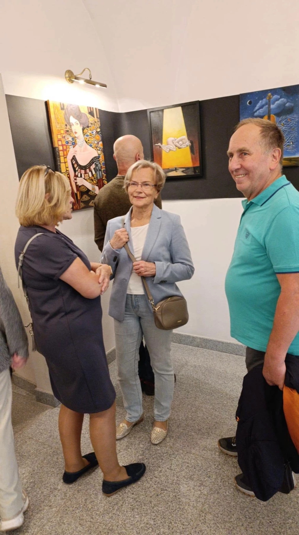 „Obudziłam się w kolorze”. Wernisaż Jadwigi Pozner w Strzegomiu - zdjęcie 8