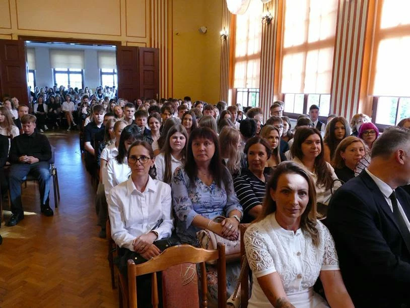 Nowy rok w strzegomskim liceum. Ośmioro uczniów nagrodzonych - zdjęcie 3