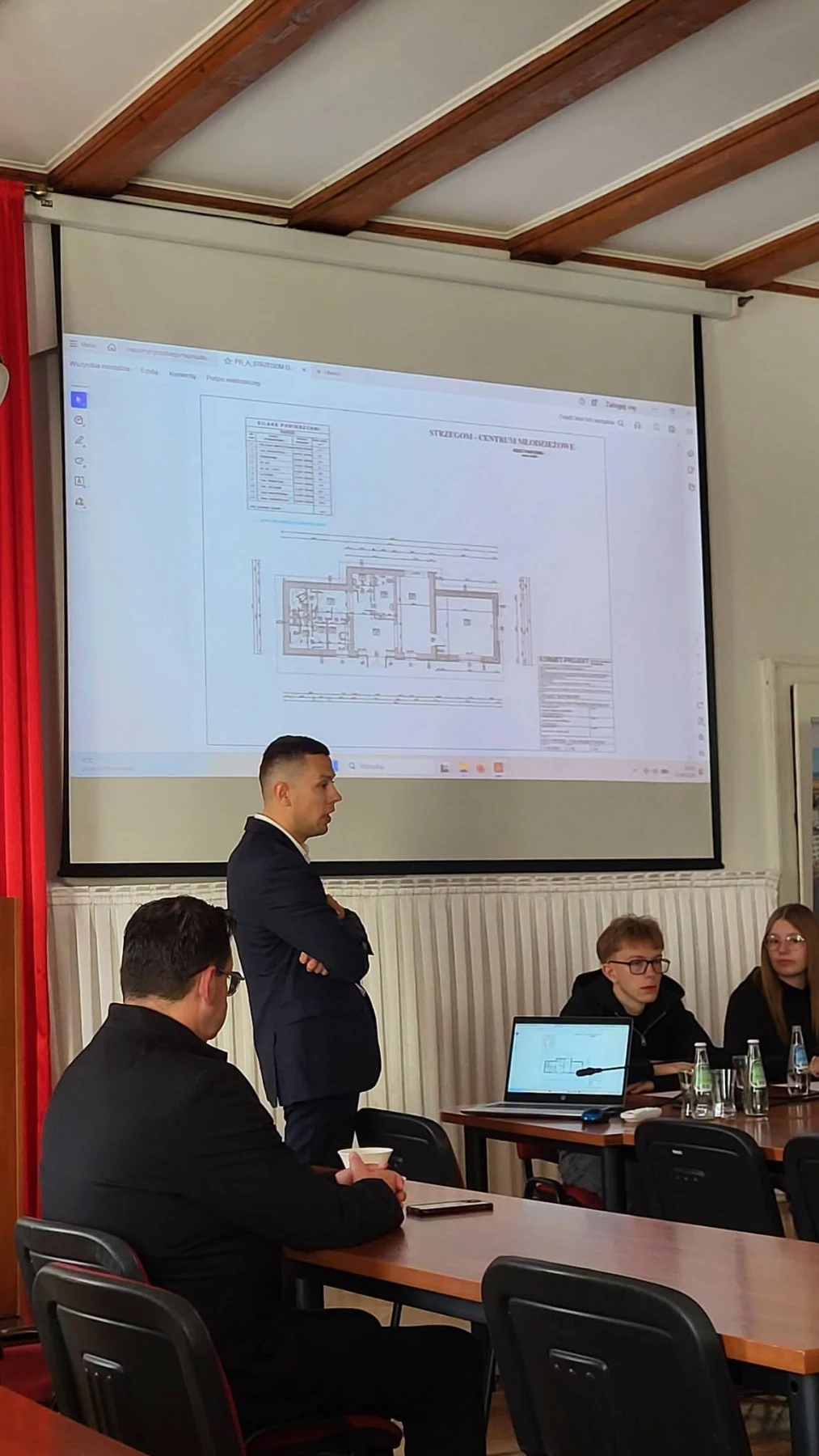 Młodzi radni ze Strzegomia rozmawiali o Centrum Młodych - zdjęcie 2