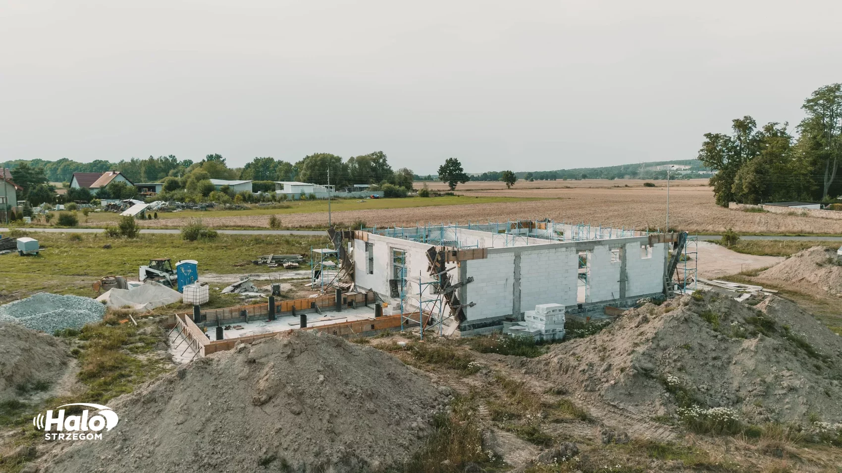Z fundamentów wyrosły mury. Tak dziś wygląda budowa świetlicy w Godzieszówku - zdjęcie 4