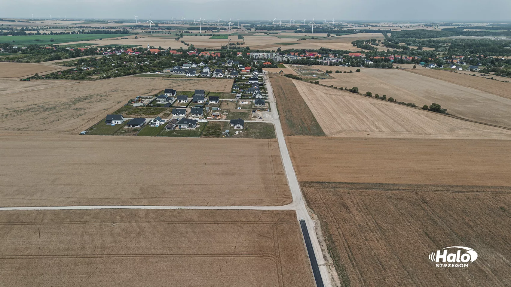 Asfalt pojawił się na trasie Jaroszów–Skarżyce–Morawa–Strzegom. Inwestycja weszła w kolejny etap - zdjęcie 2