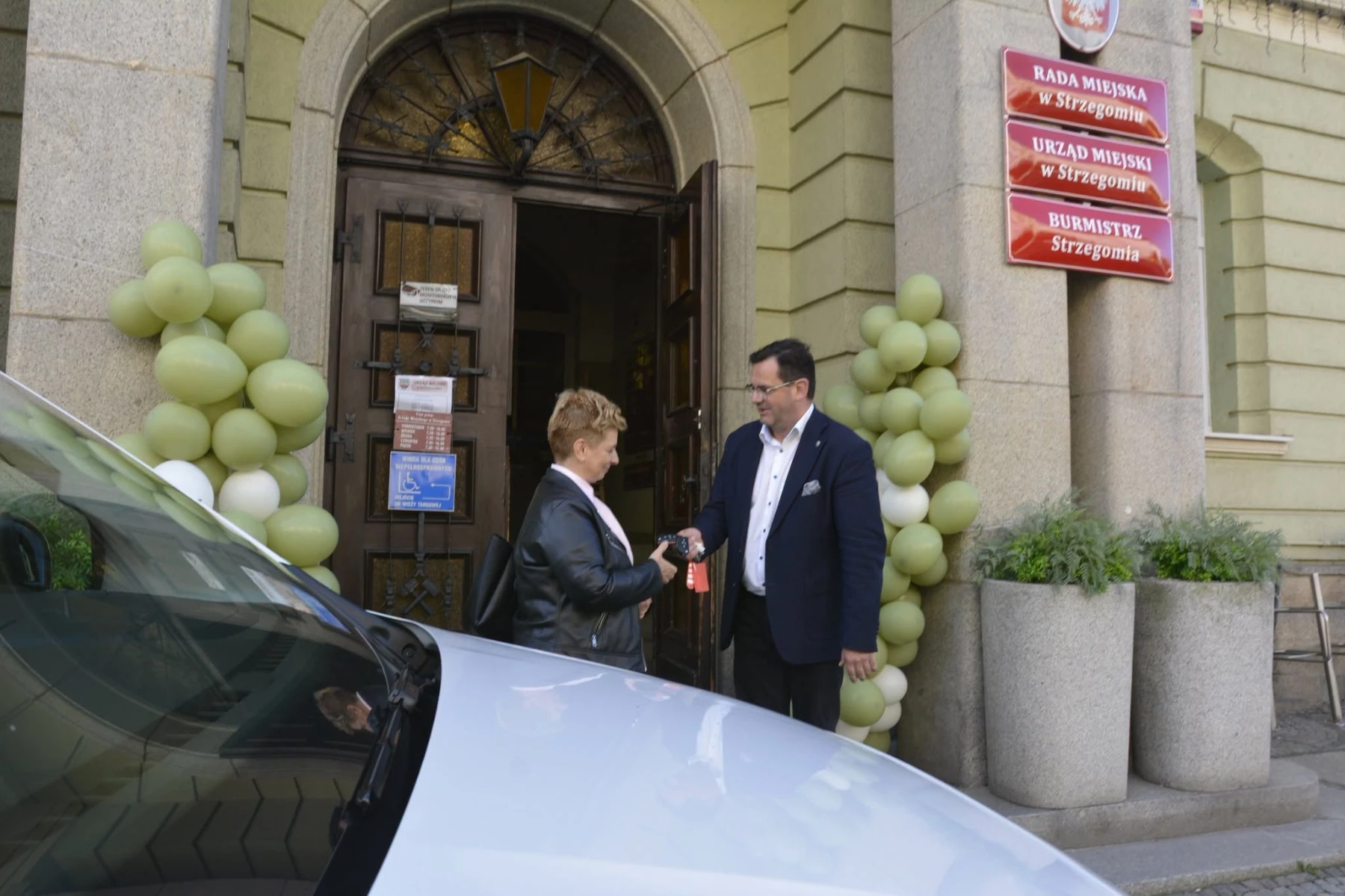 Elektryczna Toyota trafiła do strzegomskiej oświaty - zdjęcie 2