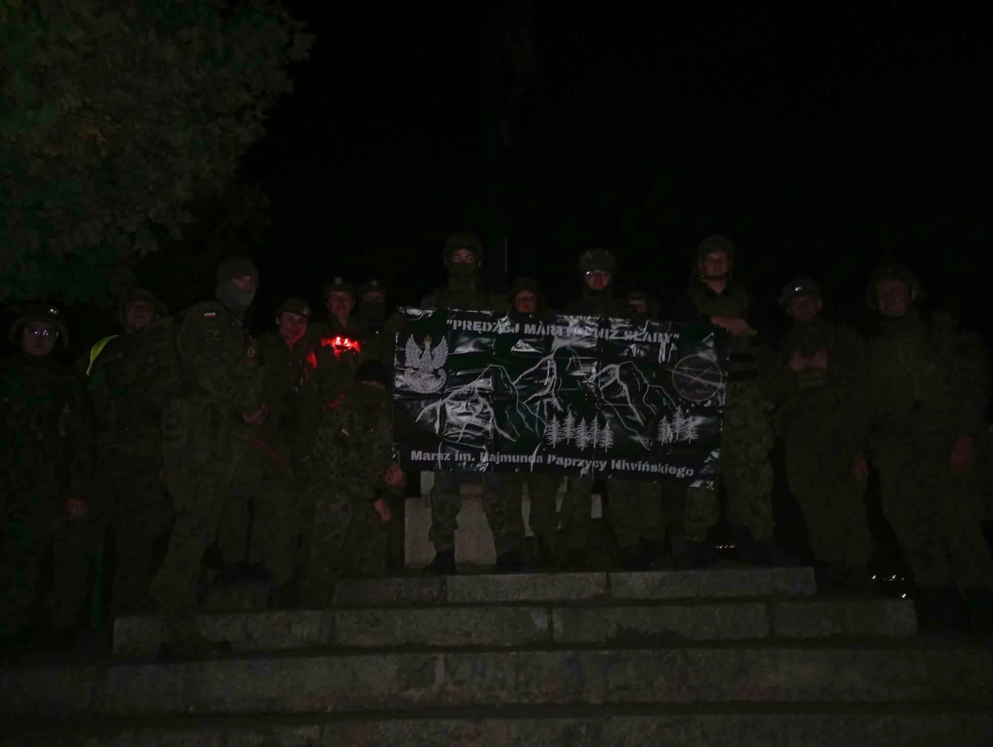 Nocny marsz i szkolenia. Strzegomscy strzelcy z WOT - zdjęcie 6