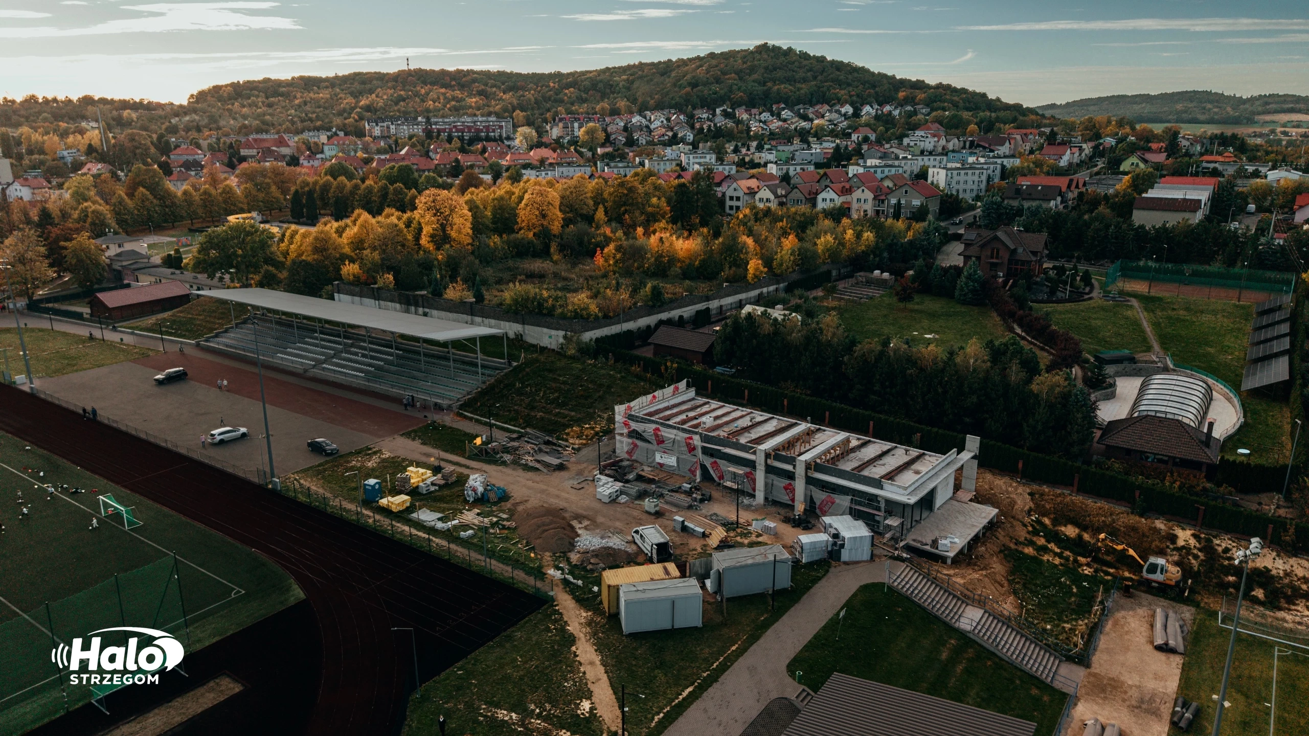Nowe szatnie na OSiR w Strzegomiu nabierają kształtów [FOTO+WIDEO]