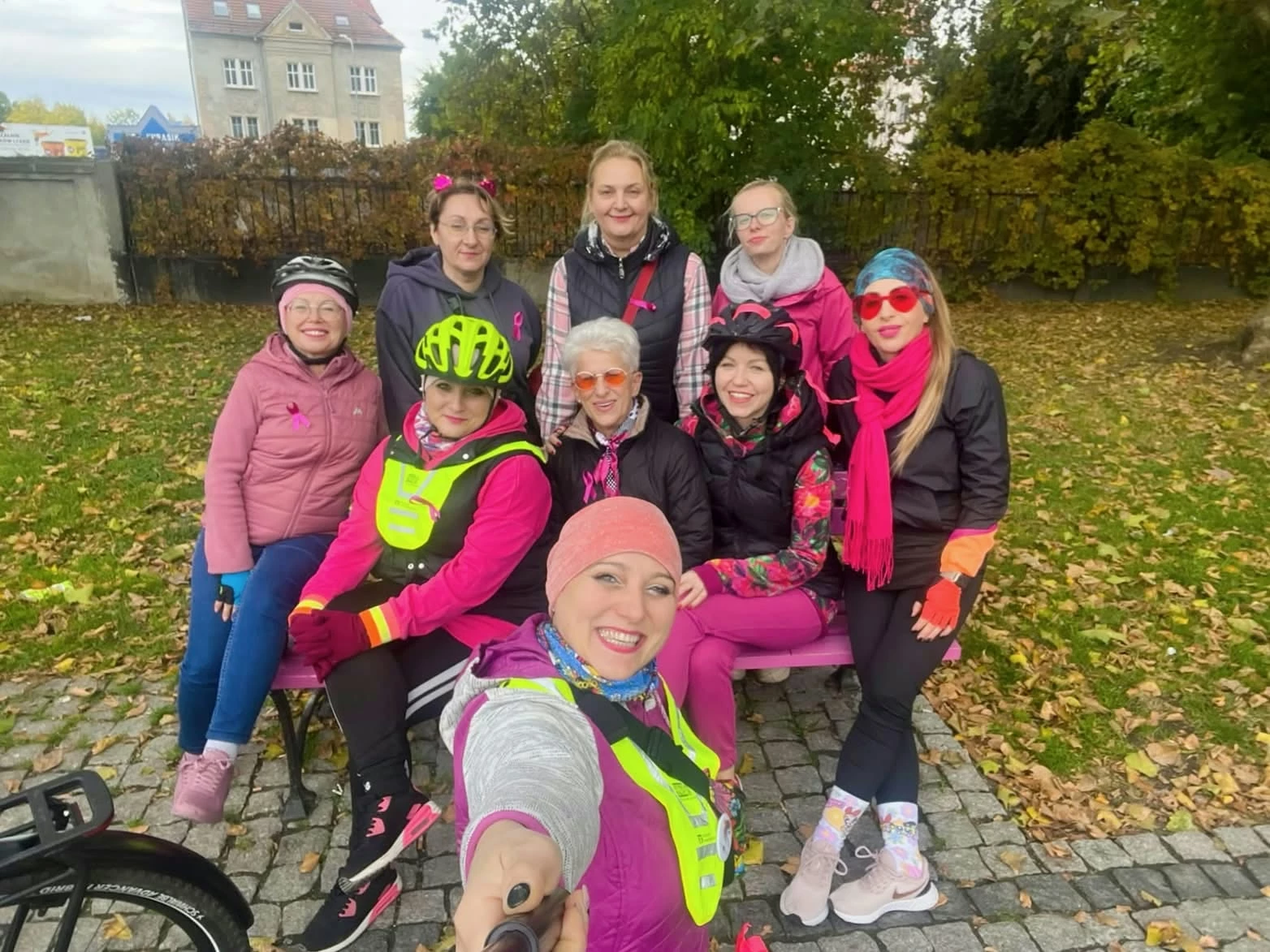 Różowy Rajd Rowerowy. 1100 zł na pomoc pani Monice - zdjęcie 1