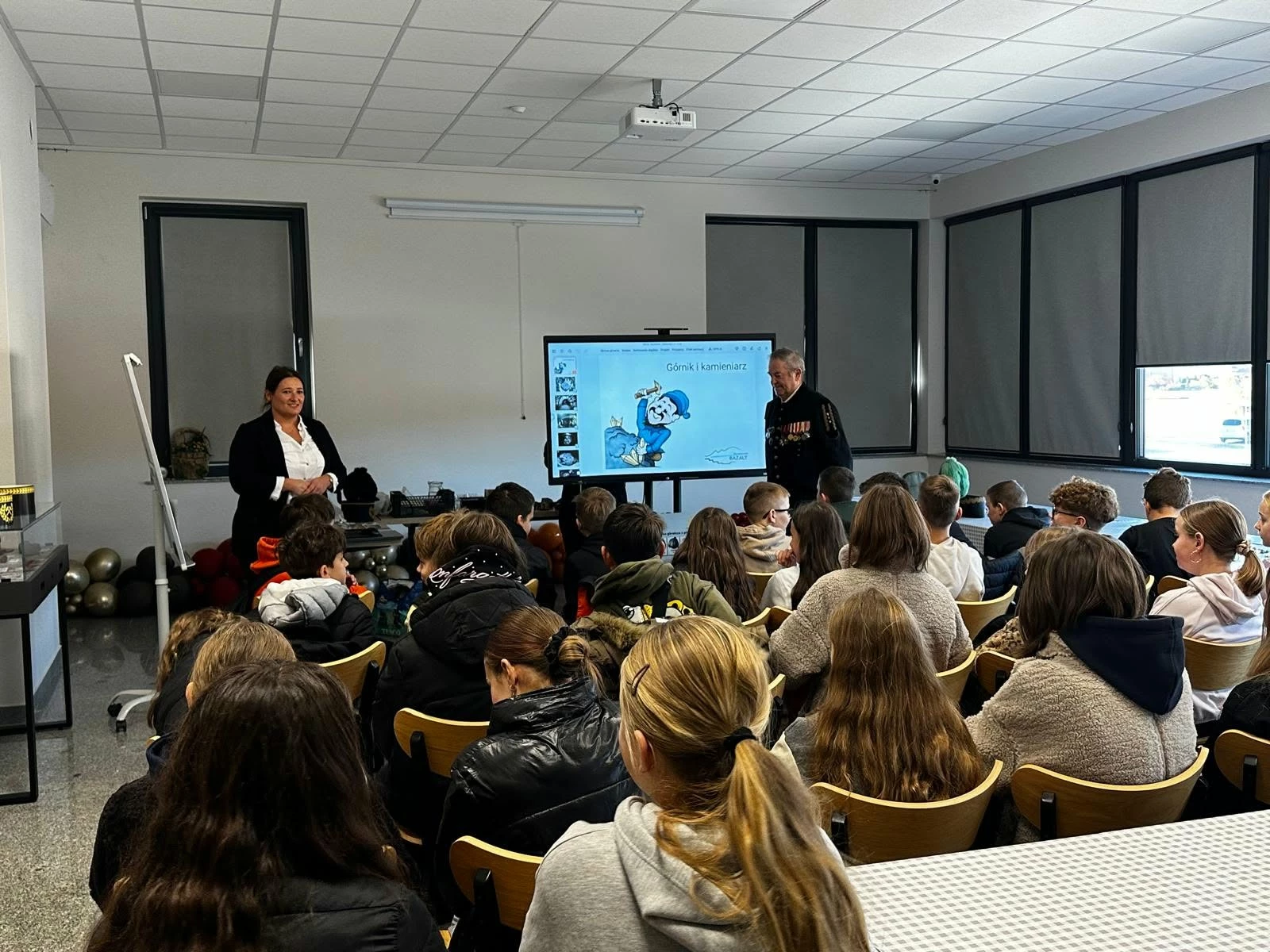 Uczniowie poznawali tajemnice granitu i pracy górników - zdjęcie 2