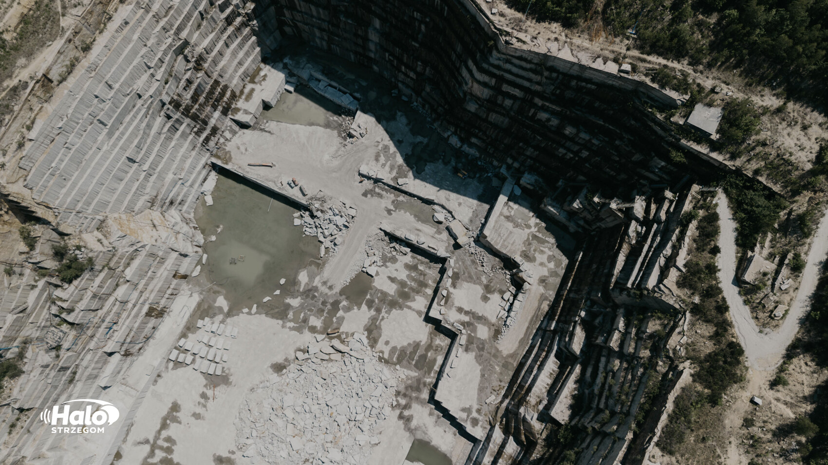 Granitowa śćiana